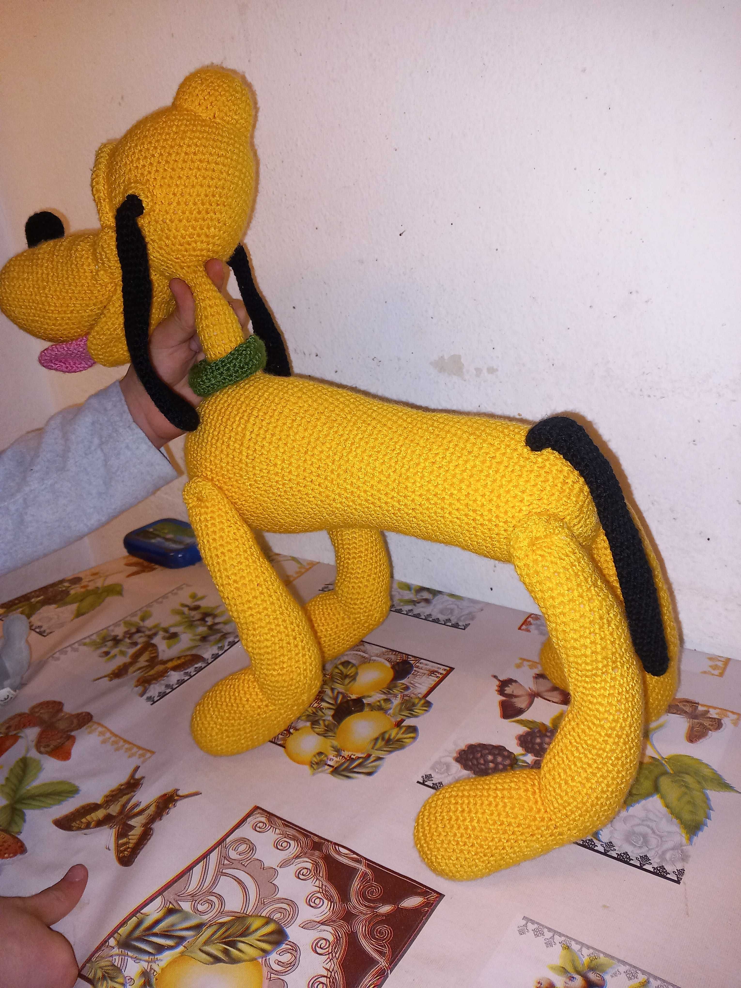 Pluto amarelo amigurumi cão