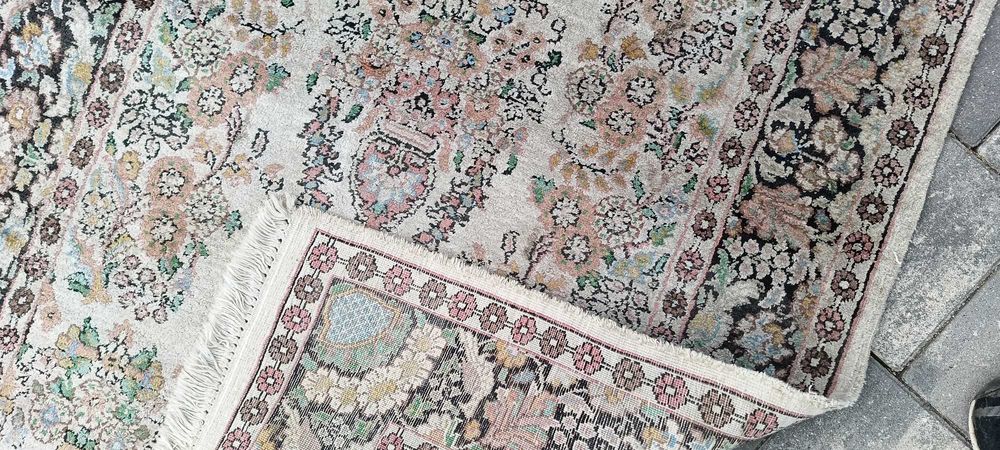 Jedwabny dywan ręcznie tkany 149 x 84 cm perski