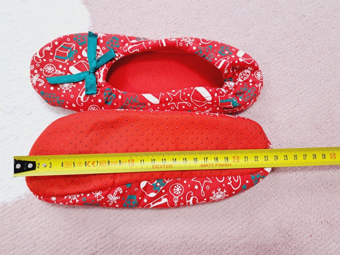 Czerwone antypoślizgowe kapcie świąteczne r. 36/37 dł. 23cm