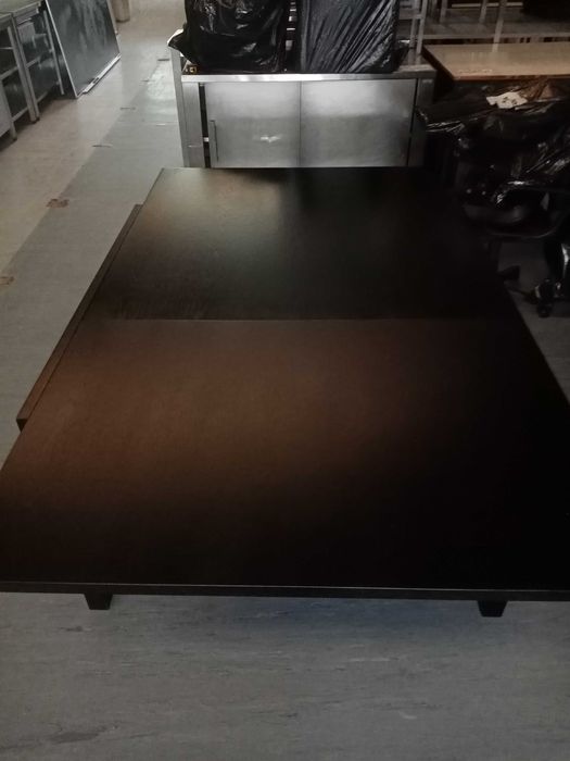 mesa de cor  preta