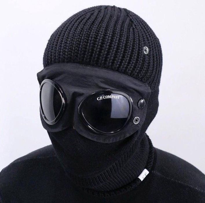 Вязана балаклава C.P. Company в чормому кольорі