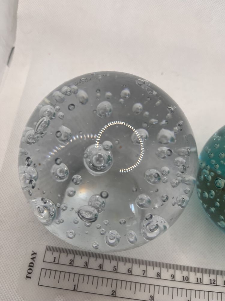 Przycisk do papieru  szklane kule