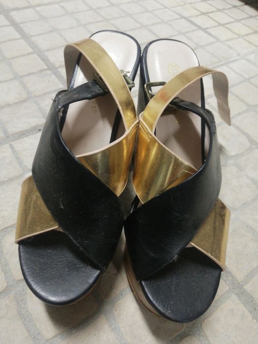 Sandálias Calçado Guimarães usadas 1x para casamento. Novas