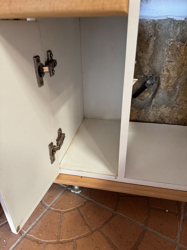 movel con lavatorio e toreneira