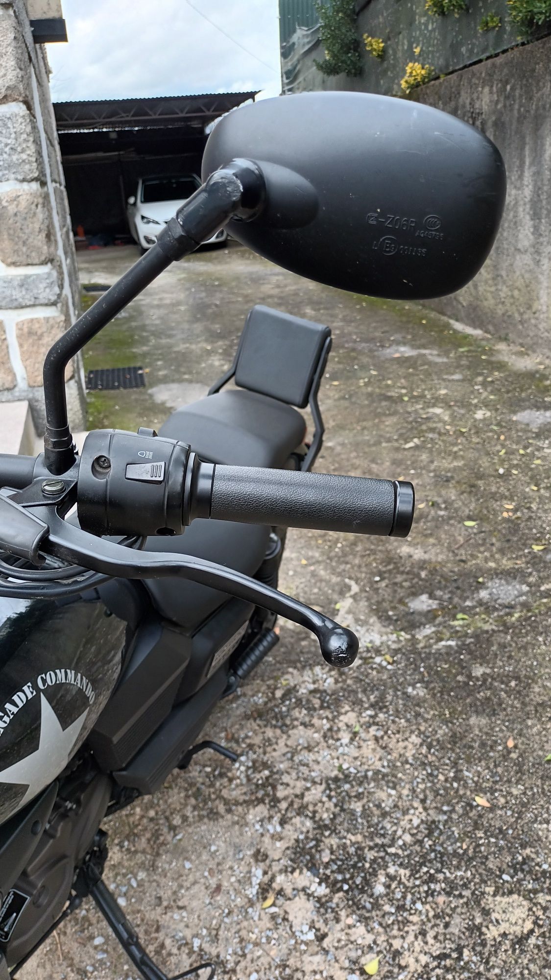 Moto UM commando 125cc