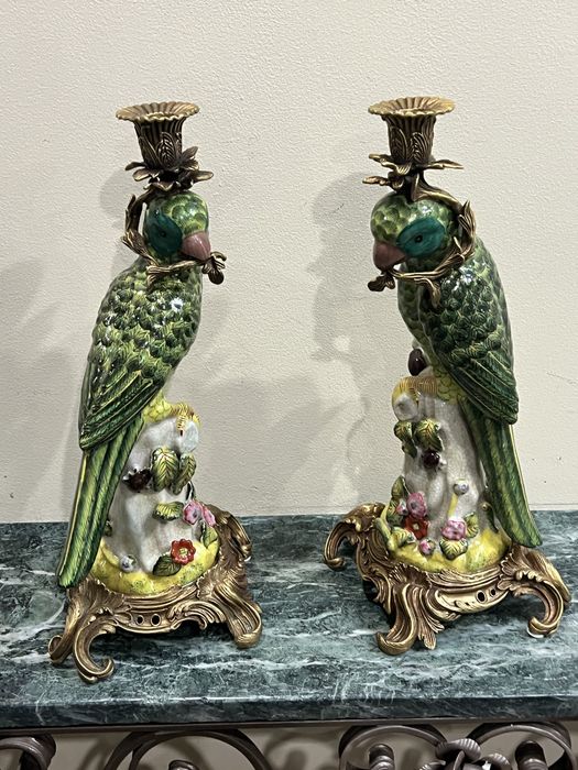 Підсвічники у вигляді папуг з фарфора та бронзи. Франція