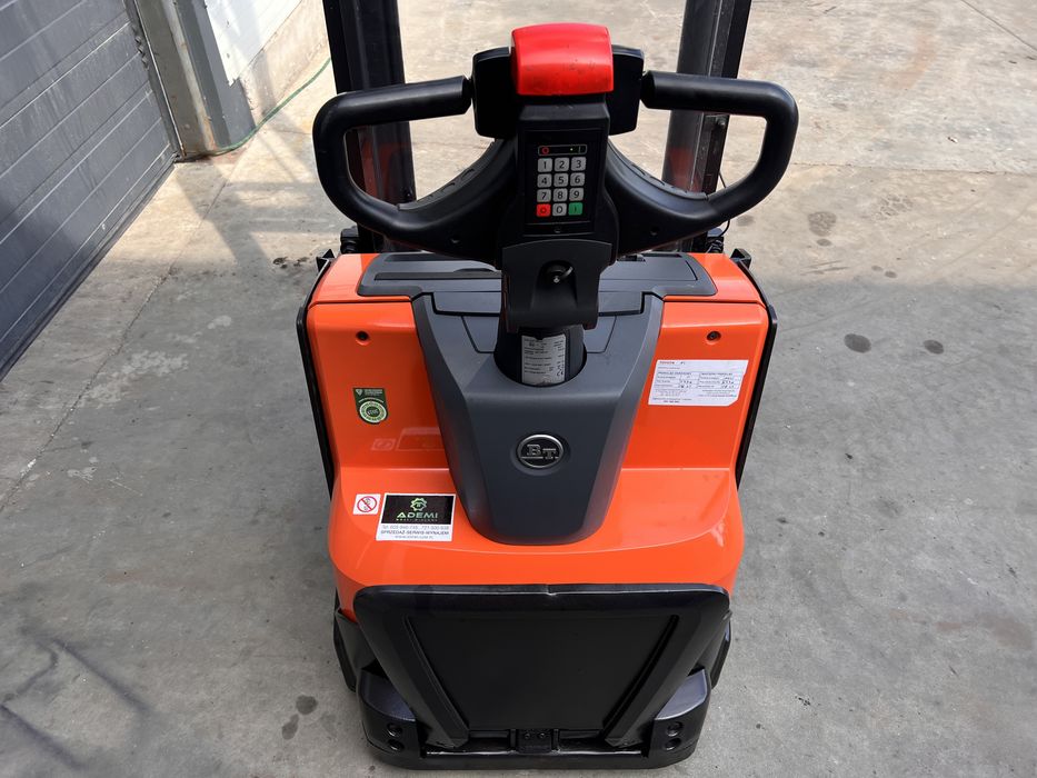 BT TOYOTA SWE120L 4.15 m Paleciak elektryczny z masztem JAK NOWY!