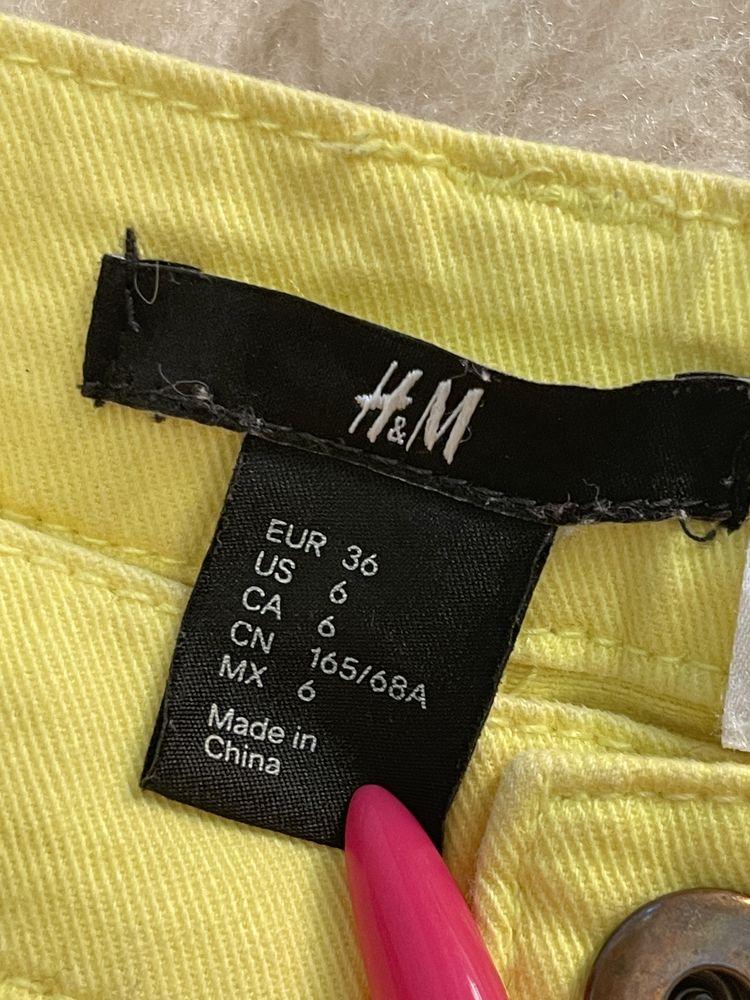 Яркие патриотические шорты H&M