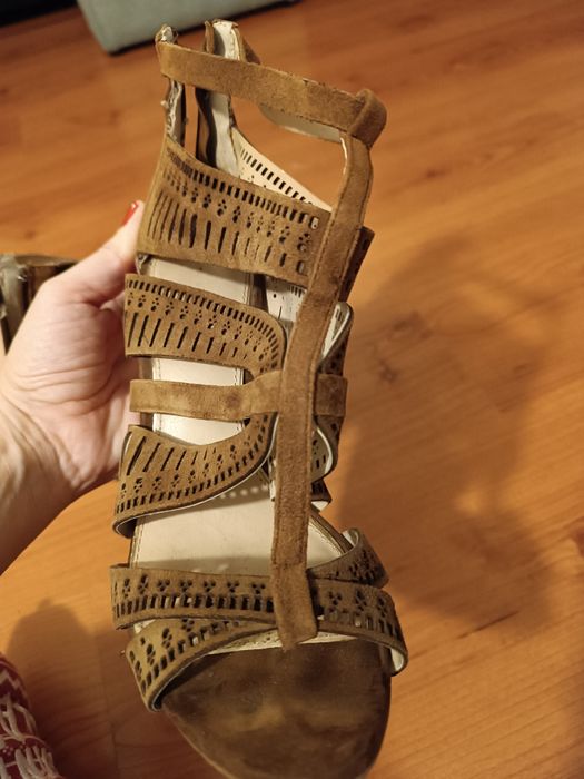 Sapatos de salto alto