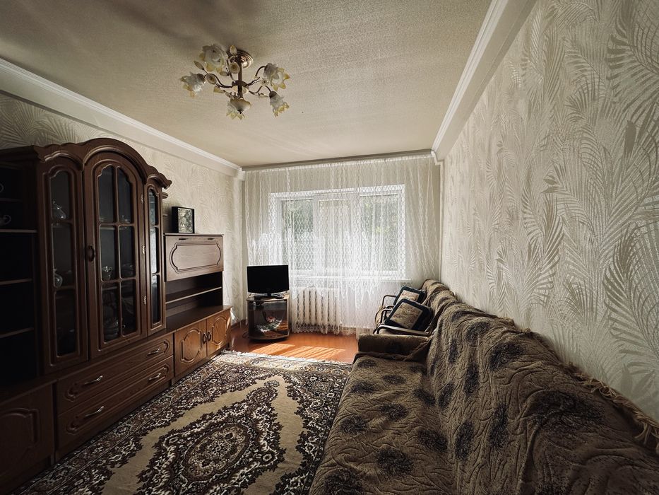 В районе  ТЦ «Орбита» Сдам 2х комн. кв-ру. 2 этаж, Космонавтов, 26