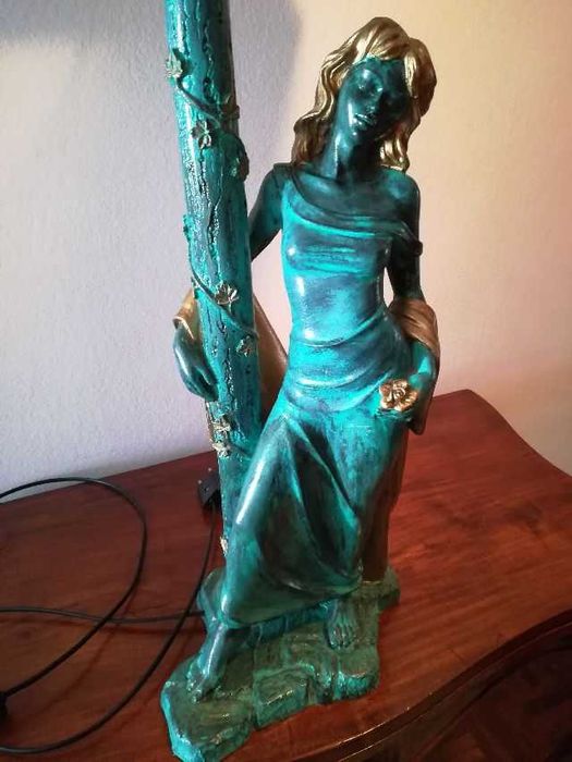 Candeeiro com imagem de senhora