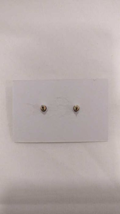 Brincos dourados com zirconias