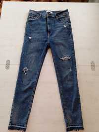 Жіночі джинси з подертостями