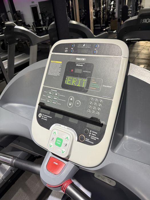 Беговая дорожка PRECOR