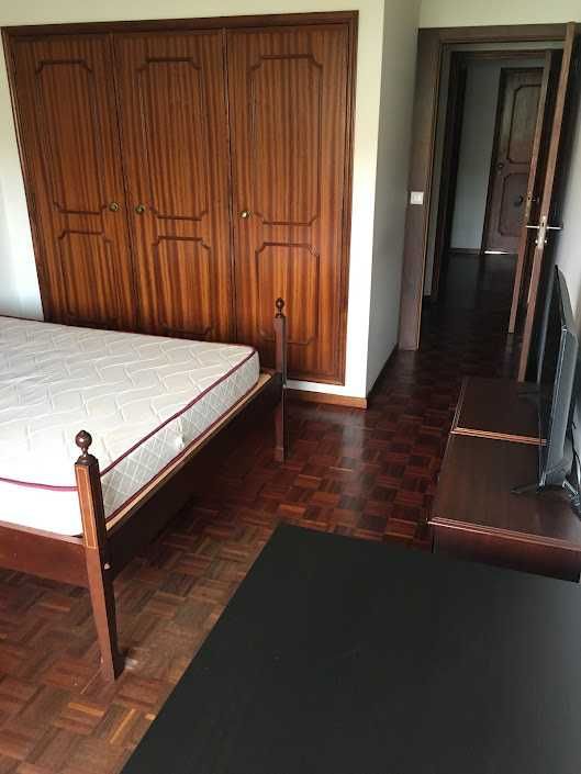Arrendo quarto a estudante próximo da Universidade