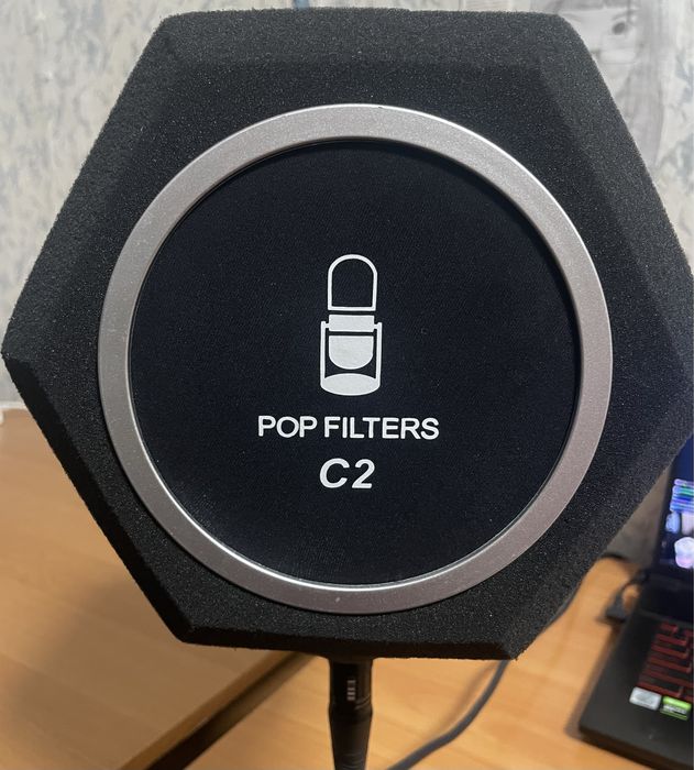 Акустиний екран з поп-фільтром для мікрофона