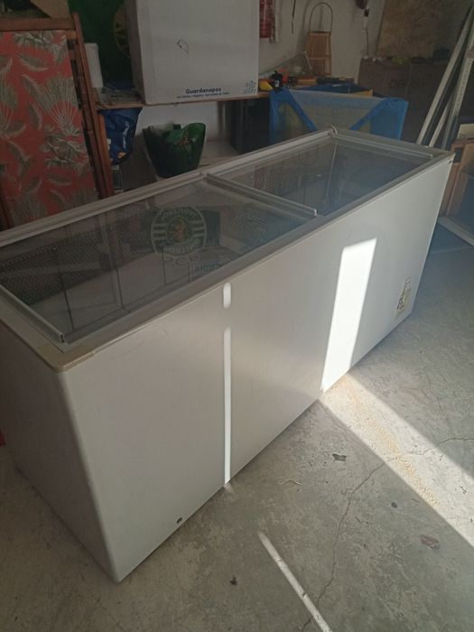 Arca horizontal com vitrine