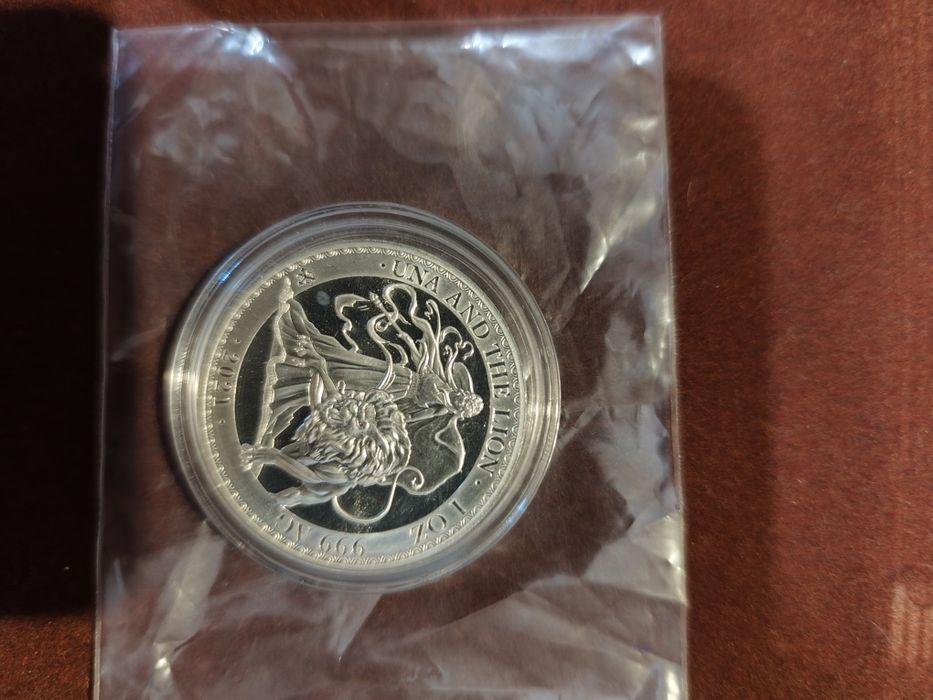 Монети. 1 унція (31.1 г.) Срібло. 999.999.
