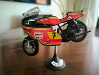 Mota miniatura Susuki 500 (Polistil)