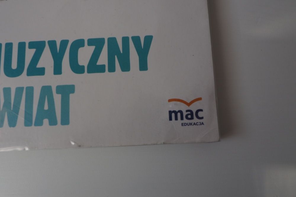 podręcznik do muzyki - Muzyczny Świat klasa 6 + okładka
