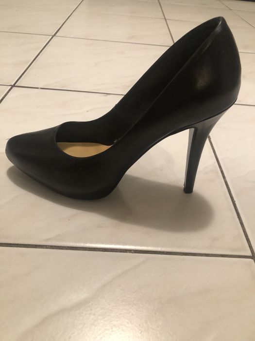 Eleganckie czółenka Kazar