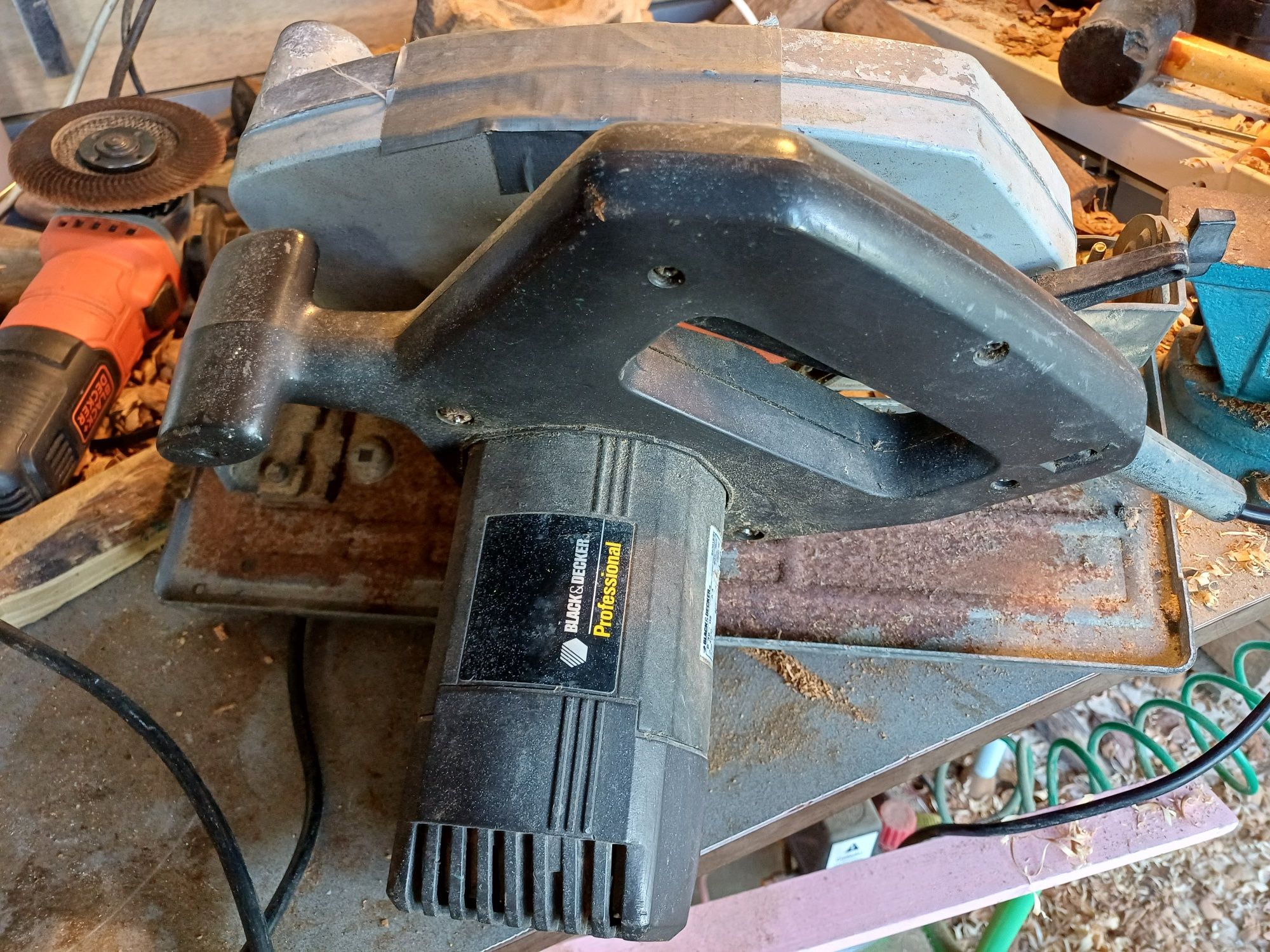 Serra circular black & decker Profissional  235mm