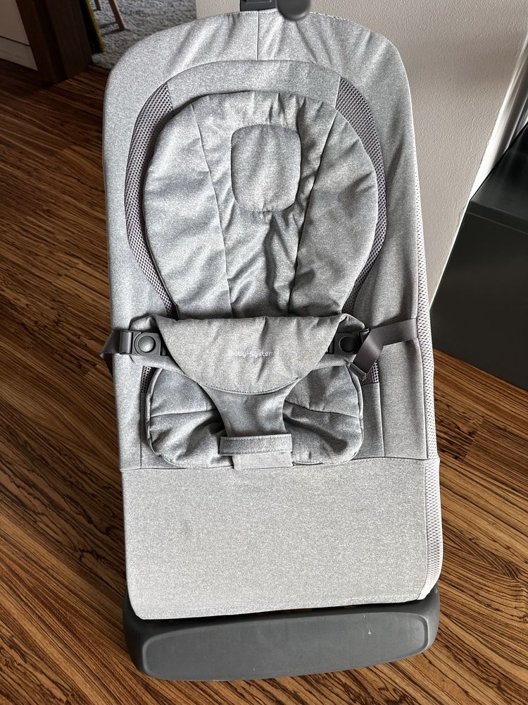 Bujaczek jak babybjorn moby system szary leżaczek