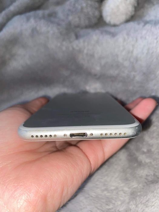 Silver iPhone 7 32GB