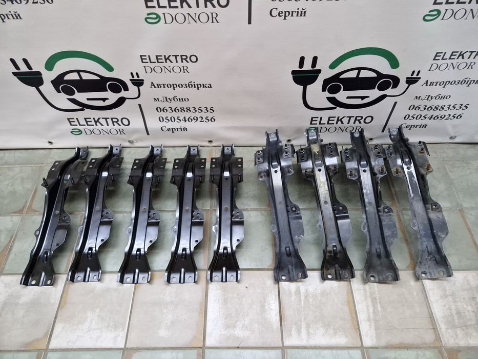 Планка телевізора верхня середня нижня Nissan Leaf 18-25