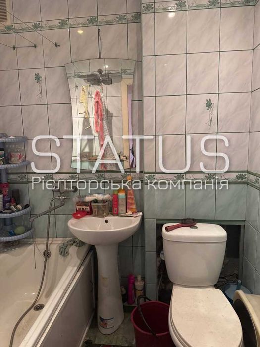 Продаж однокімнатної квартири. Поділ. Вул. Небесної сотні.