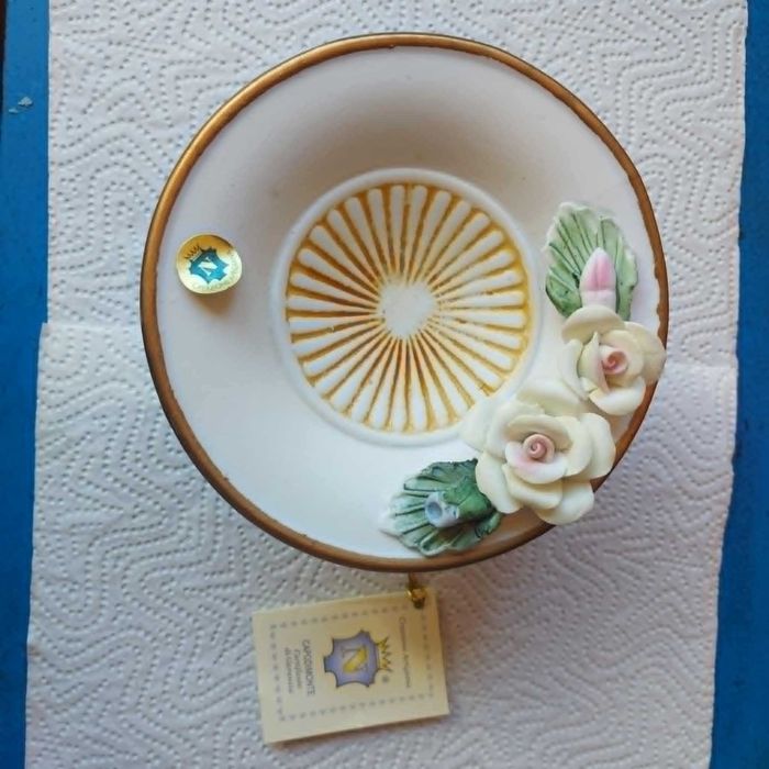 Włoska porcelana Creazione Artigiana mała patera na nóżce z różami