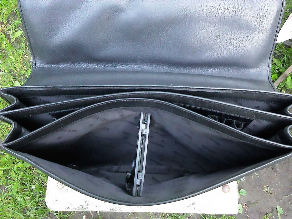 Продаю кожанный портфель " NERI KARRA "