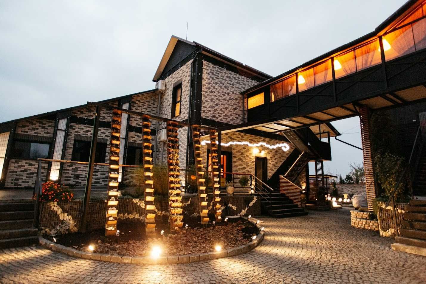 Апартаменти "LOFT" з терасою для відпочинку подобово.