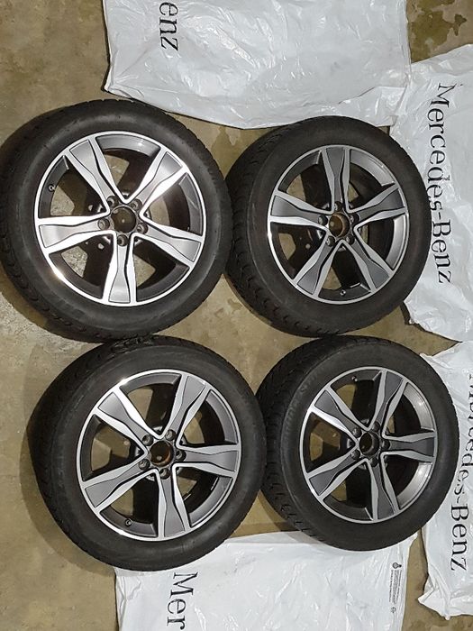 Jantes 17'' - Originais Mercedes e pneus de Inverno Bridgestone.