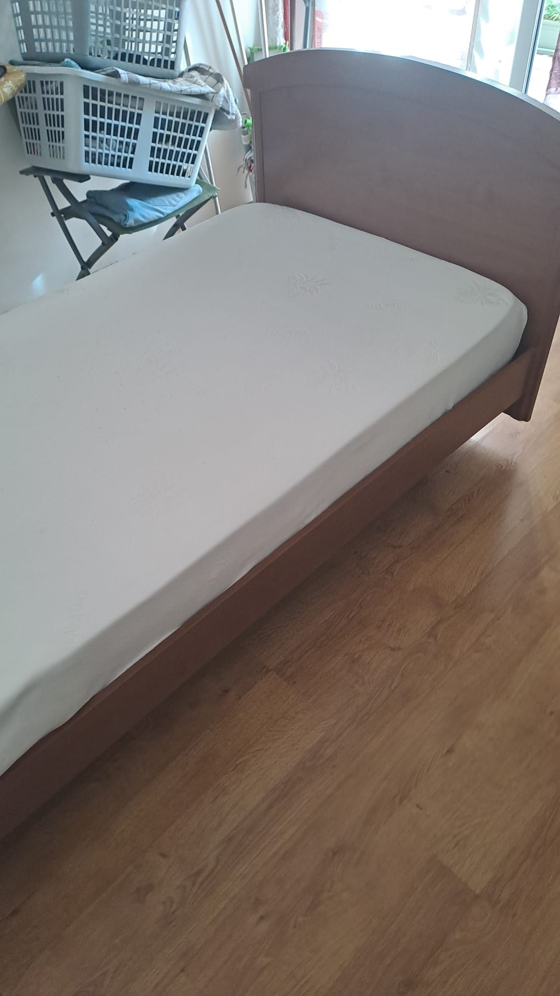 cama de solteiro em bom estado