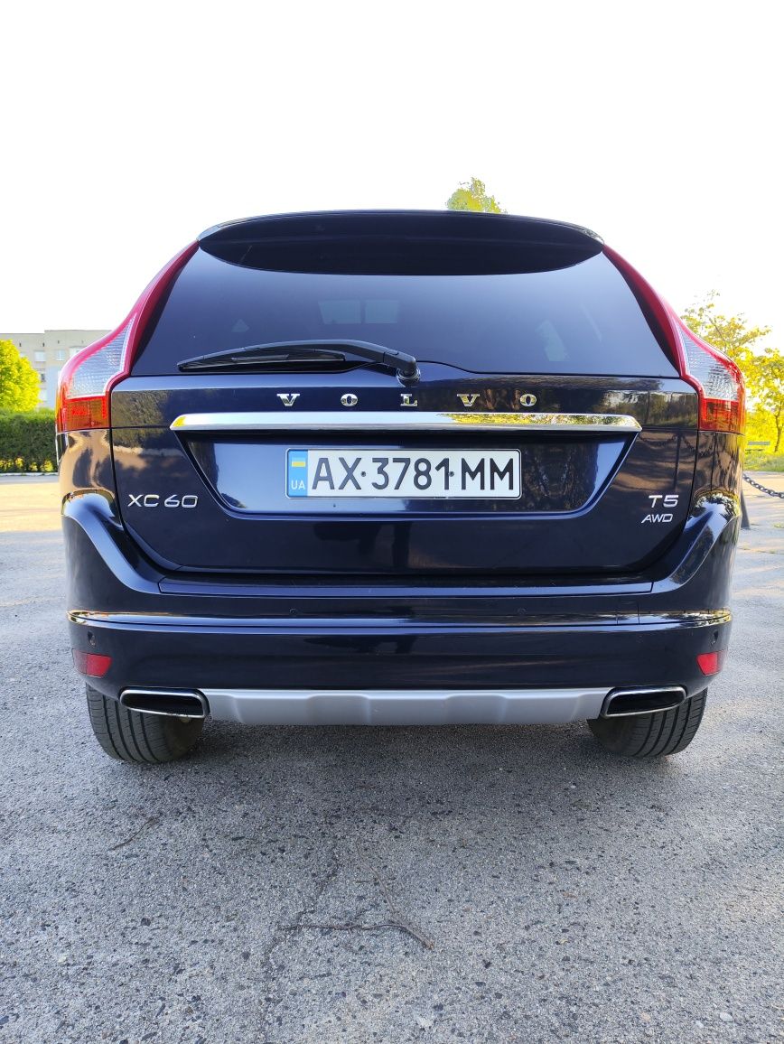 VOLVO XC60-2.5. (2015г)