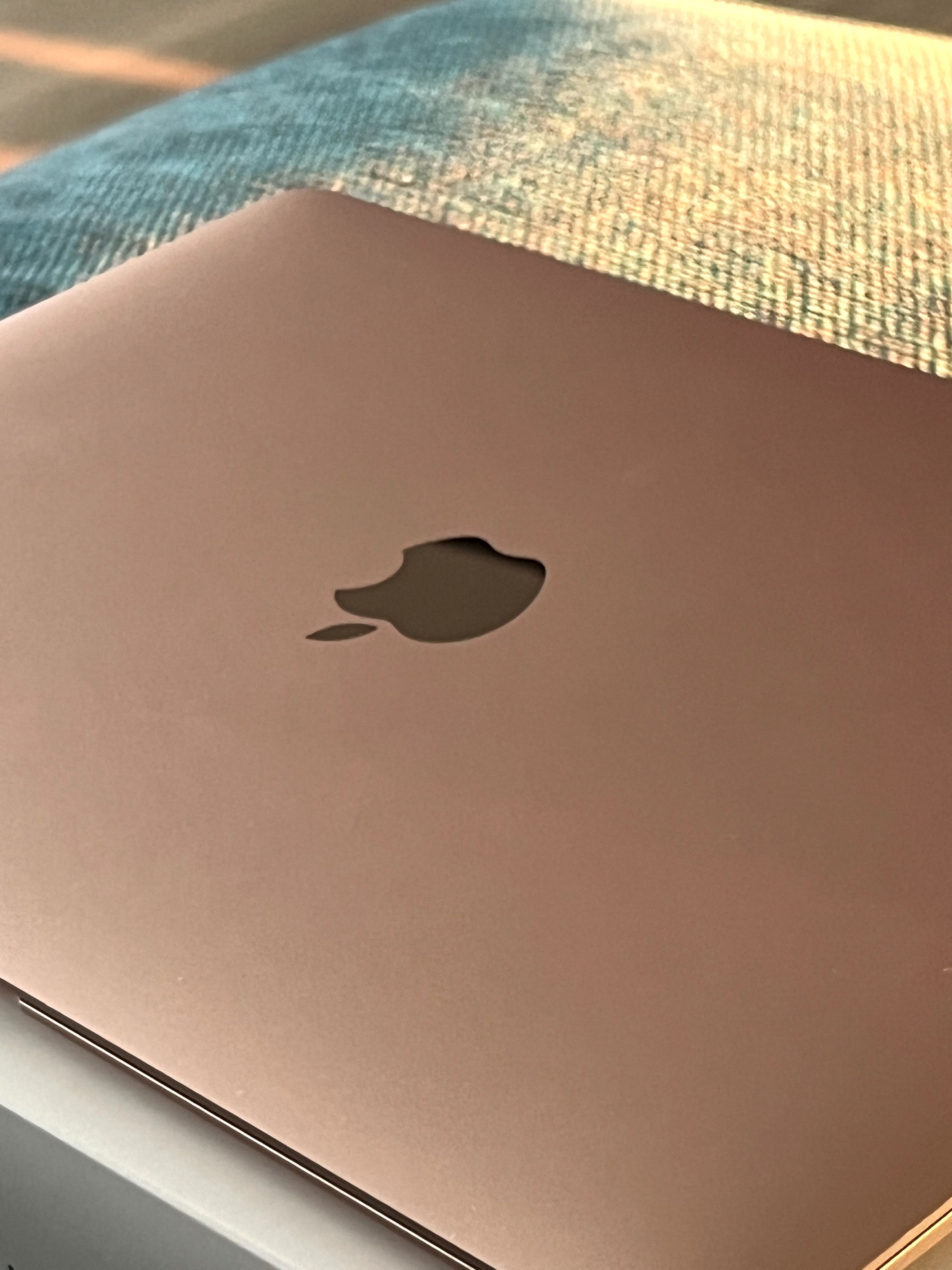 MacBook Air 13 z procesorem Intel Core i5 ósmej generacji