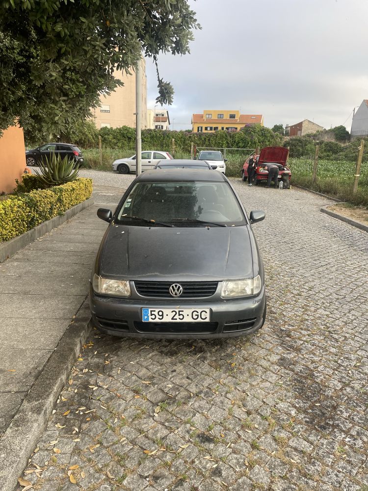 Polo 6n 1.0 parado