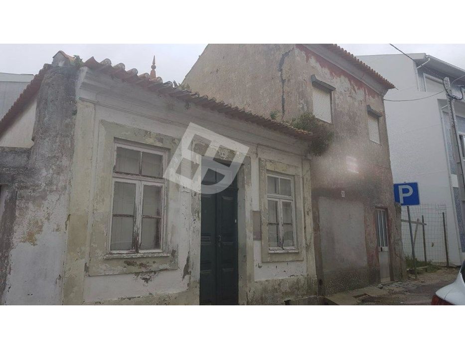 Moradia T2 para reabilitar - Localizada em Esgueira - Aveiro