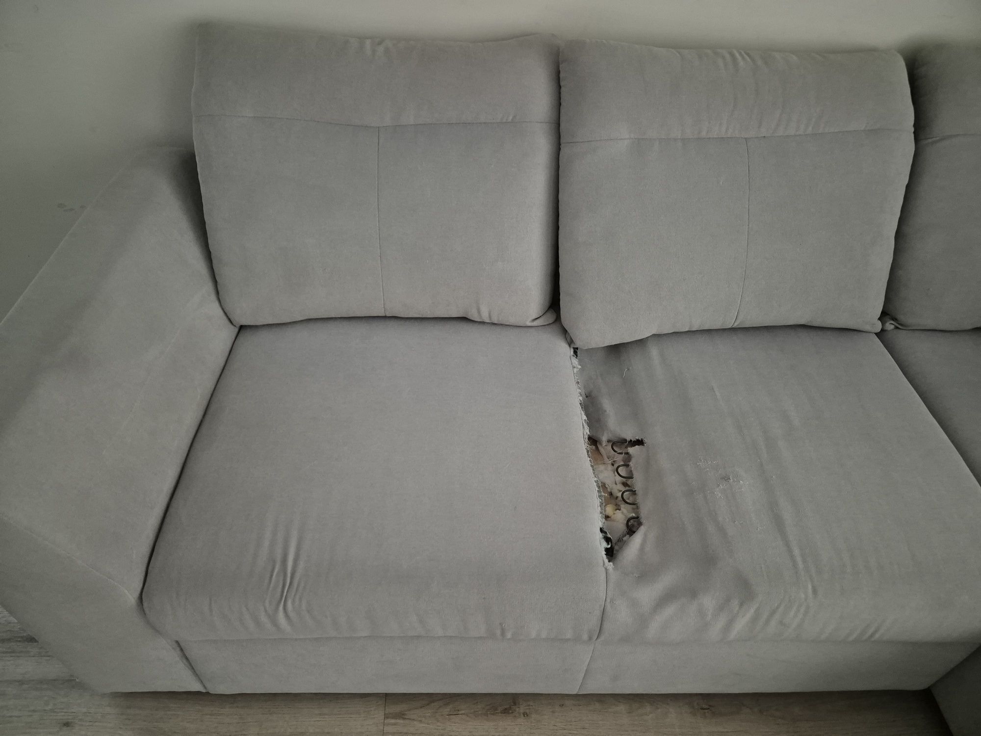 Rozkładana sofa do salonu |uszkodzona|