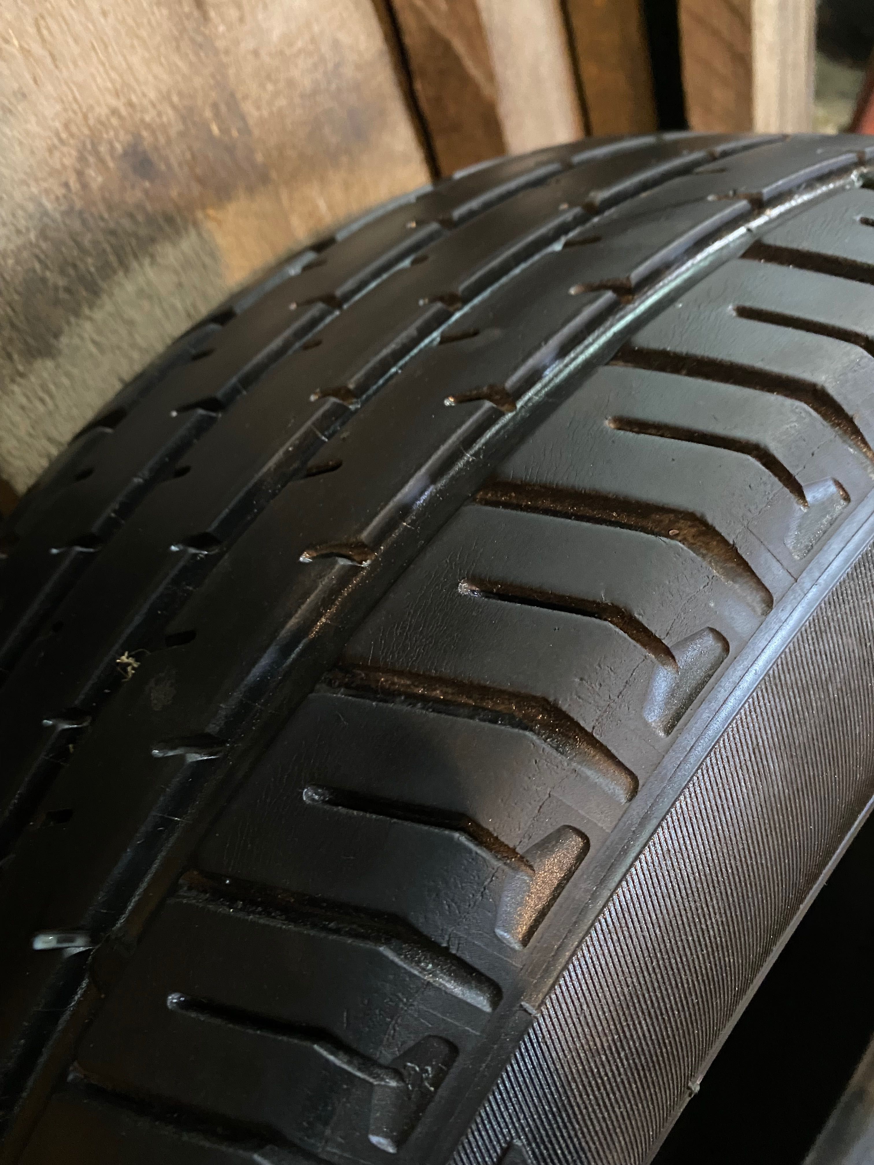 Автошини б/в R15 225/60 MICHELIN