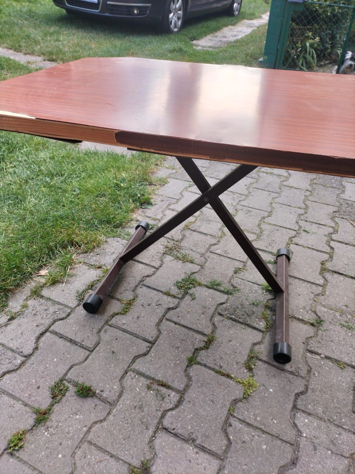 Stoliki i okna do przyczepy kempingowej