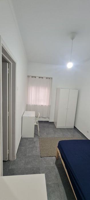 Arrendo quarto em Almada/ para MULHERES *