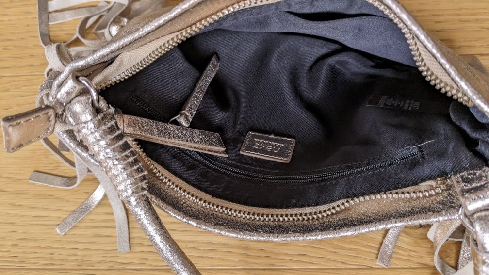 Złota torebka marki Next leather