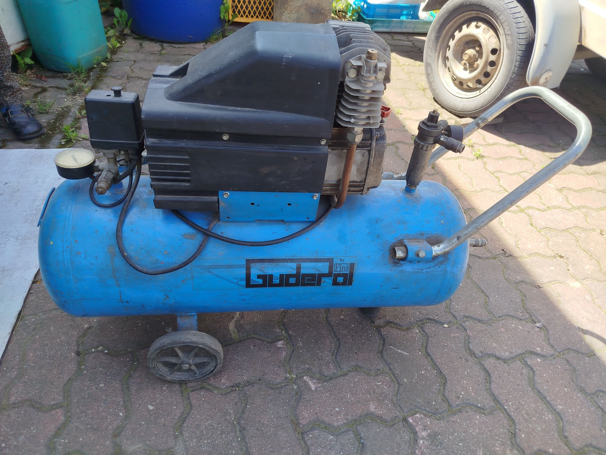 Kompresor tłokowy 50l