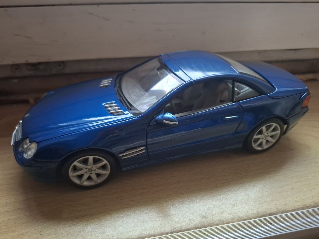 Model 1 18 Mercedes-Benz SL-Class