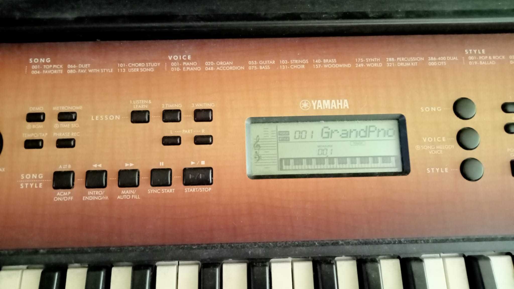 Teclado Yamaha modelo PSR E360MA, excelente estado, com extras