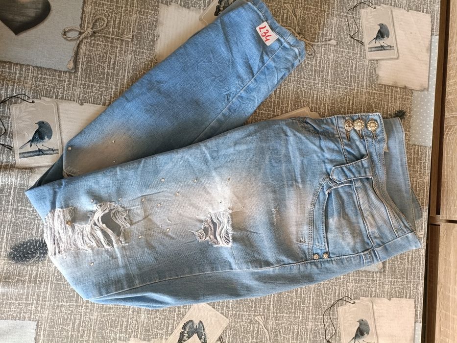 Spodnie jeans z dziurami rozmiar L