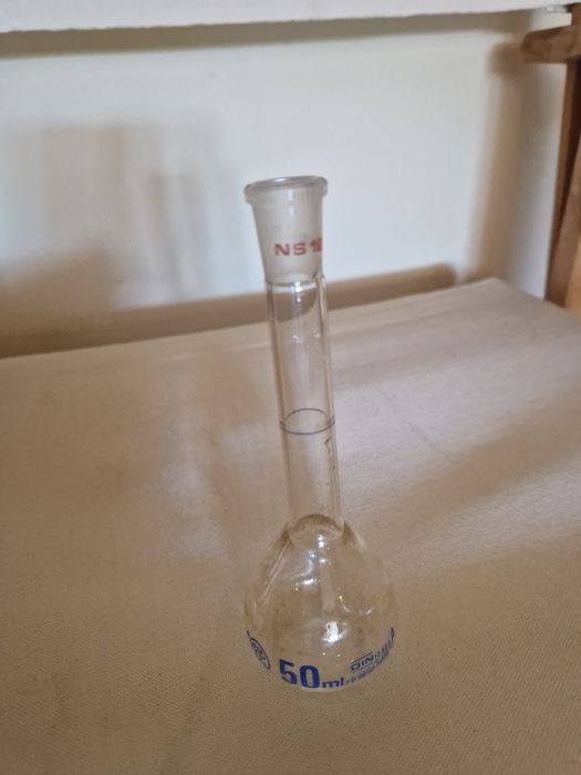 Balão volumétrico, gobelet e bastão de vidro