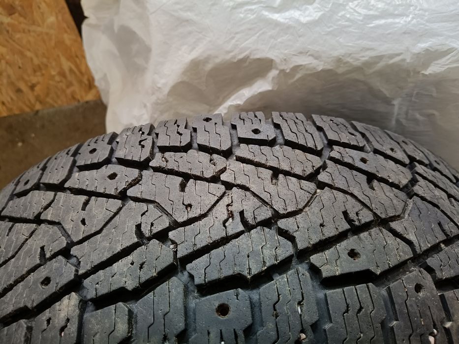 Koła zimowe Nokian 225/70r15c